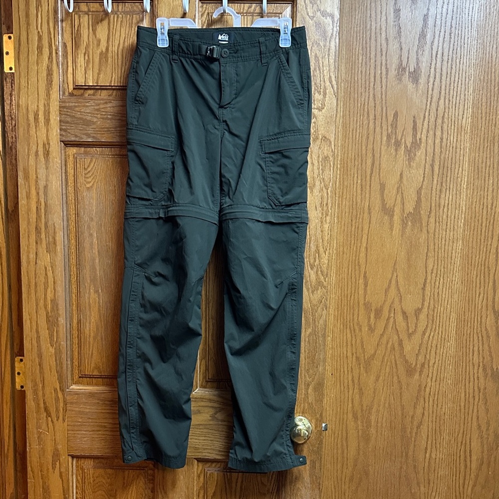 REI Women’s Sahara olive green zip off pants